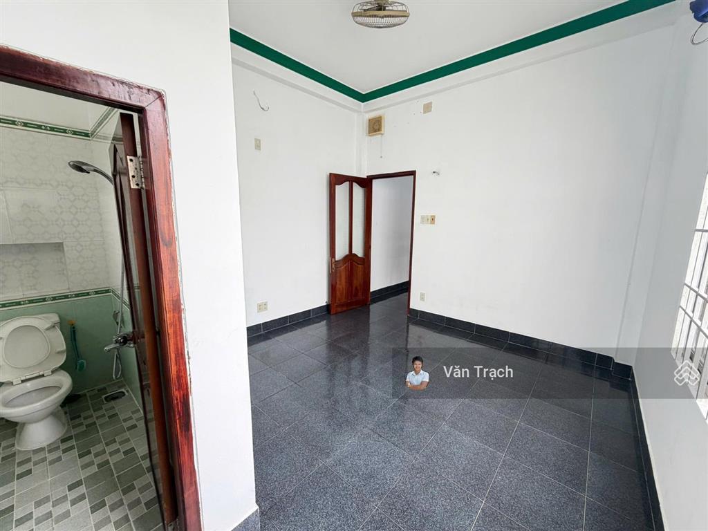 Cho thuê nhà nguyên căn mặt tiền võ trứ tân lập nha trang hướng đông bắc vào ở ngay