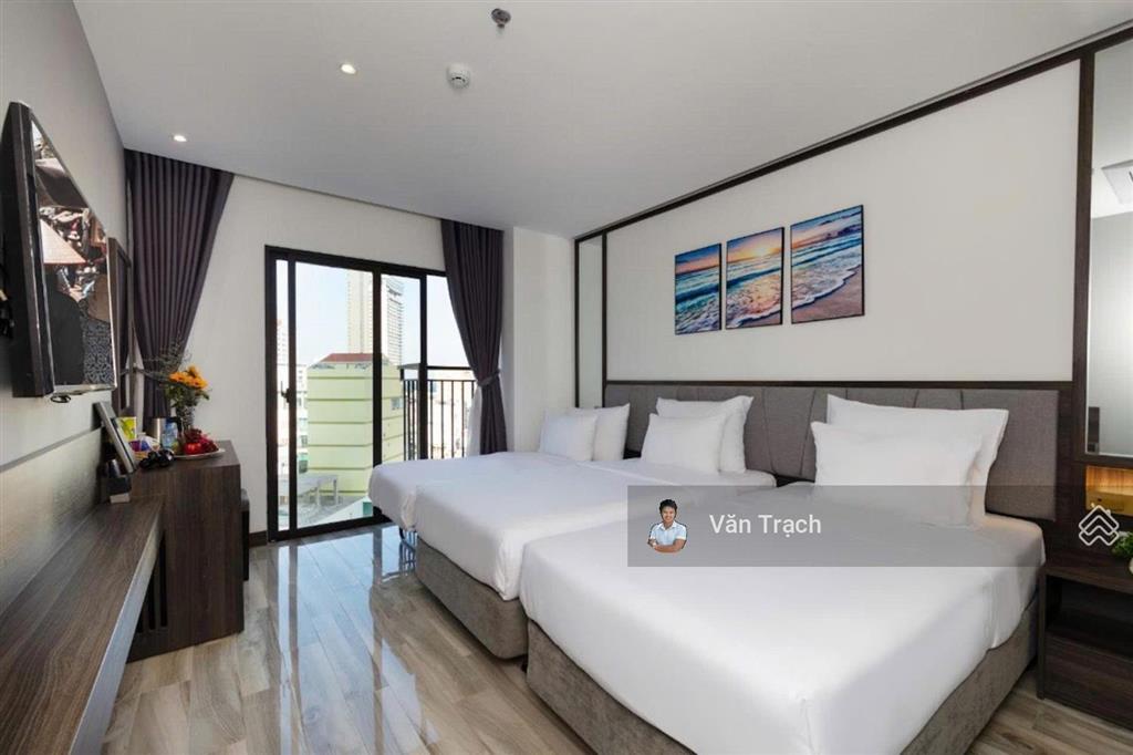 Cho thuê khách sạn mặt tiền trịnh phong vào vận hành luôn mới có 50 phòng view xéo biển phố hàn