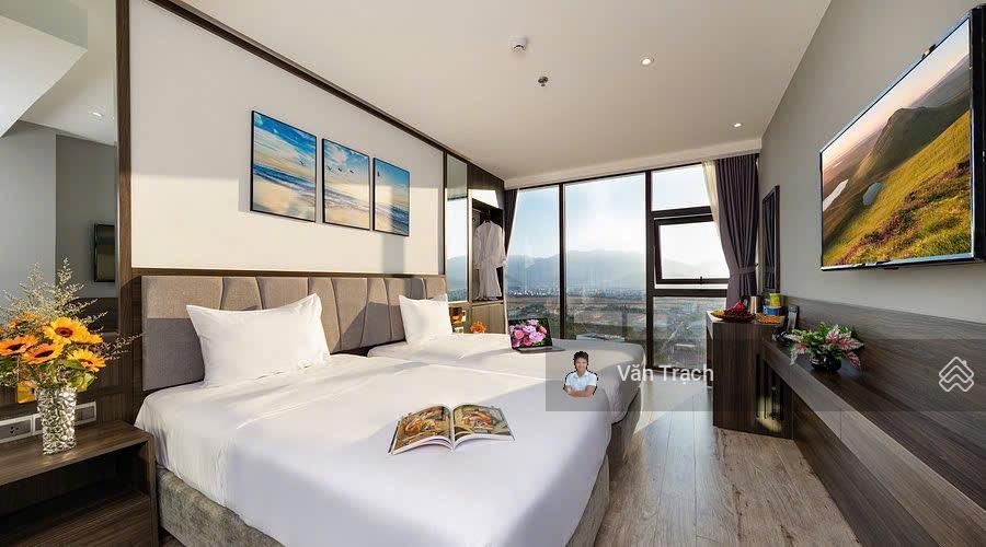 Cho thuê khách sạn mặt tiền trịnh phong vào vận hành luôn mới có 50 phòng view xéo biển phố hàn