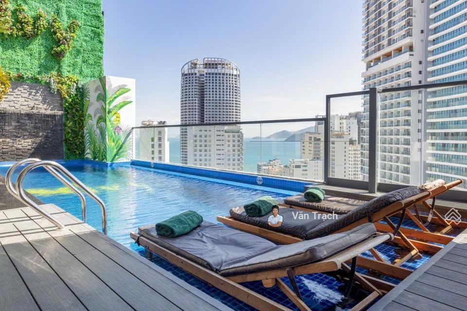 Cho thuê khách sạn mặt tiền trịnh phong vào vận hành luôn mới có 50 phòng view xéo biển phố hàn