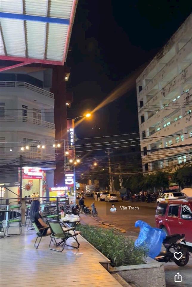 Bán căn shophouse napoleon castle 1 vĩnh phước nha trang có dòng tiền 142.4m2 ngang 7m
