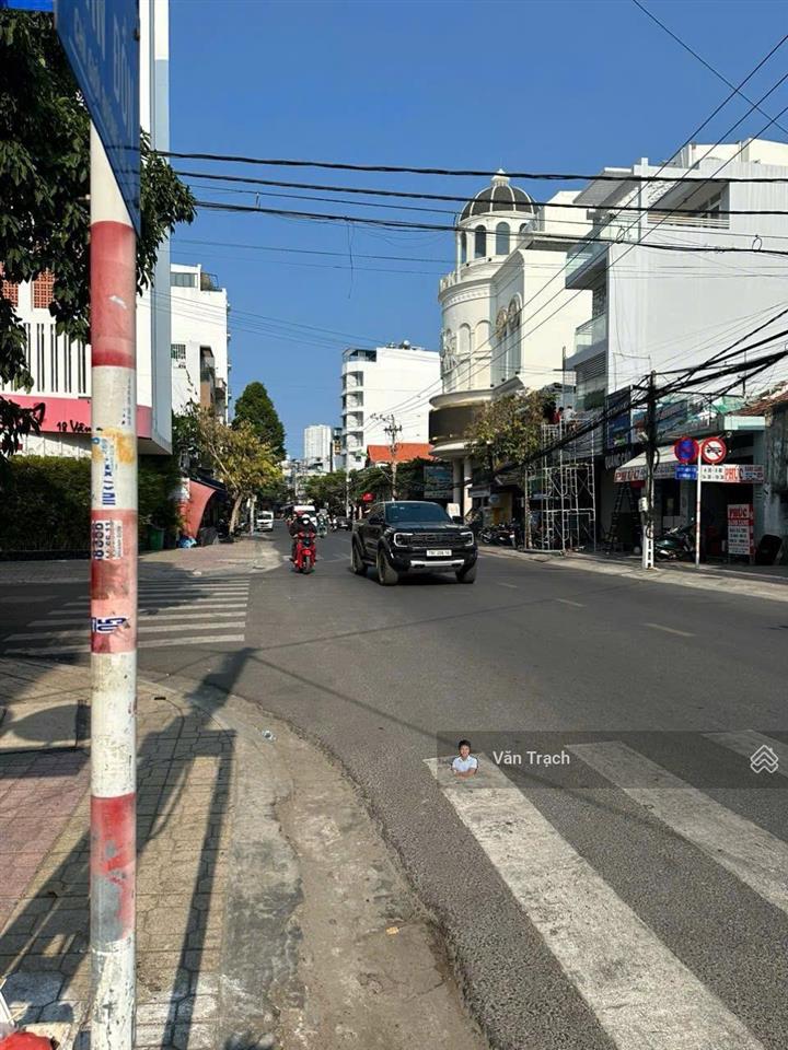 Cho thuê nhà mặt tiền đường vân đồn phước hoà nha trang phù hợp làm nhà hàng hay vp công ty
