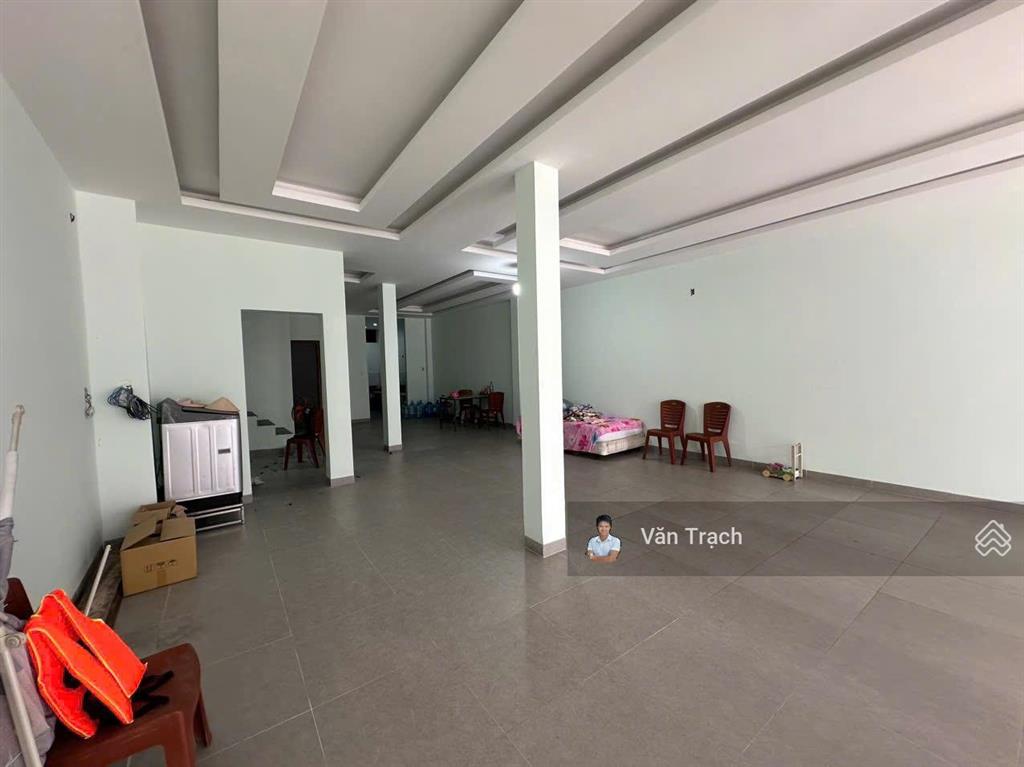 Cho thuê nhà mặt tiền đường vân đồn phước hoà nha trang phù hợp làm nhà hàng hay vp công ty