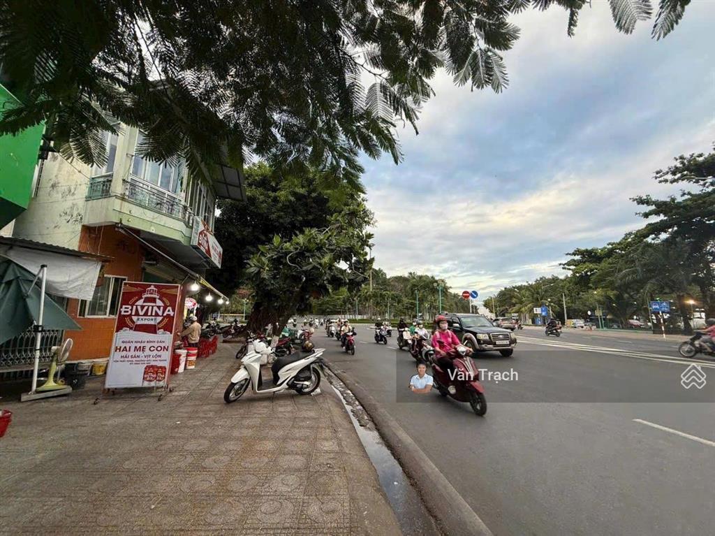 Cho thuê nhà mặt tiền phạm văn đồng gần cầu trần phú nha trang vào ở ngay, giá chỉ 15 triệu