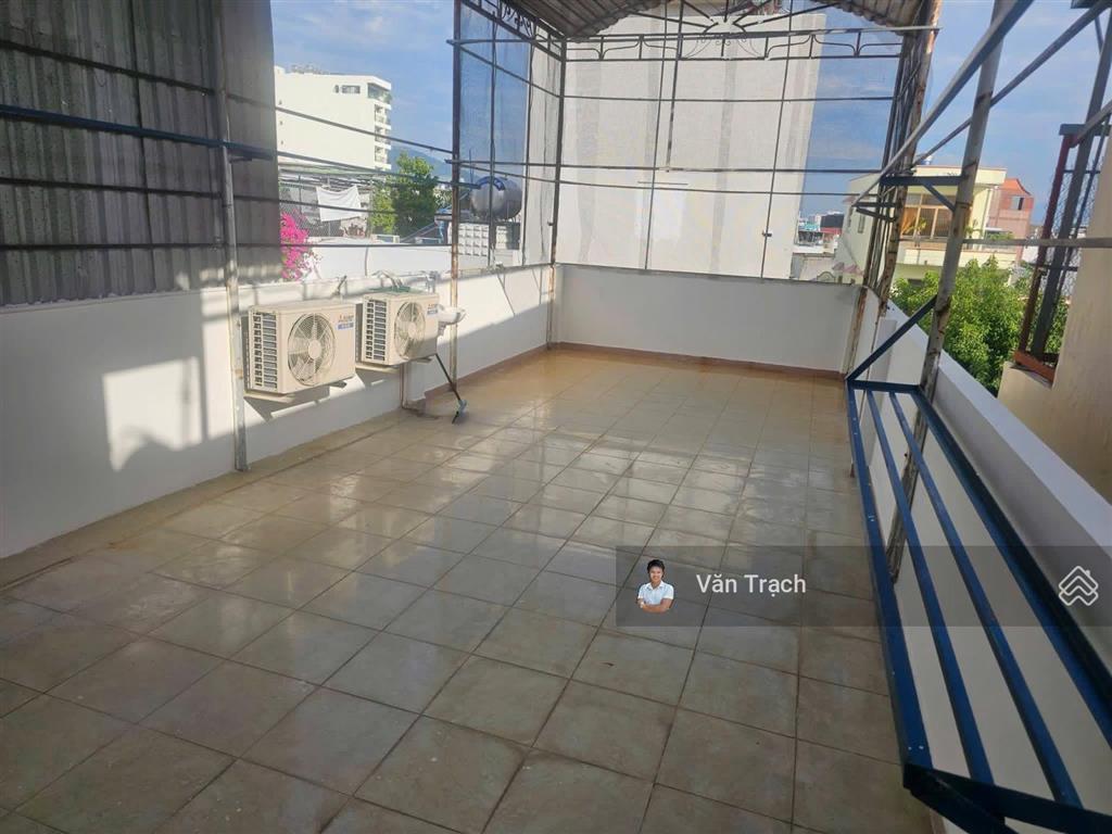 Cho thuê nhà 4 tầng lê chân nha trang có sân đỗ ô tô, full nội thất, có thang máy, 4 phòng ngủ
