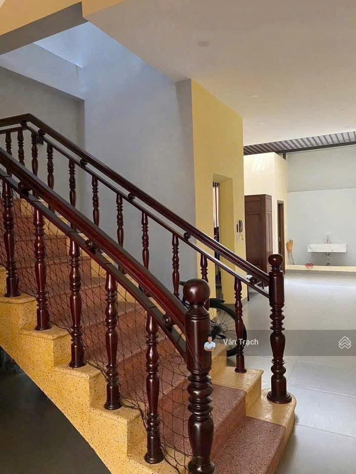 Cho thuê nhà 4 tầng lê chân nha trang có sân đỗ ô tô, full nội thất, có thang máy, 4 phòng ngủ