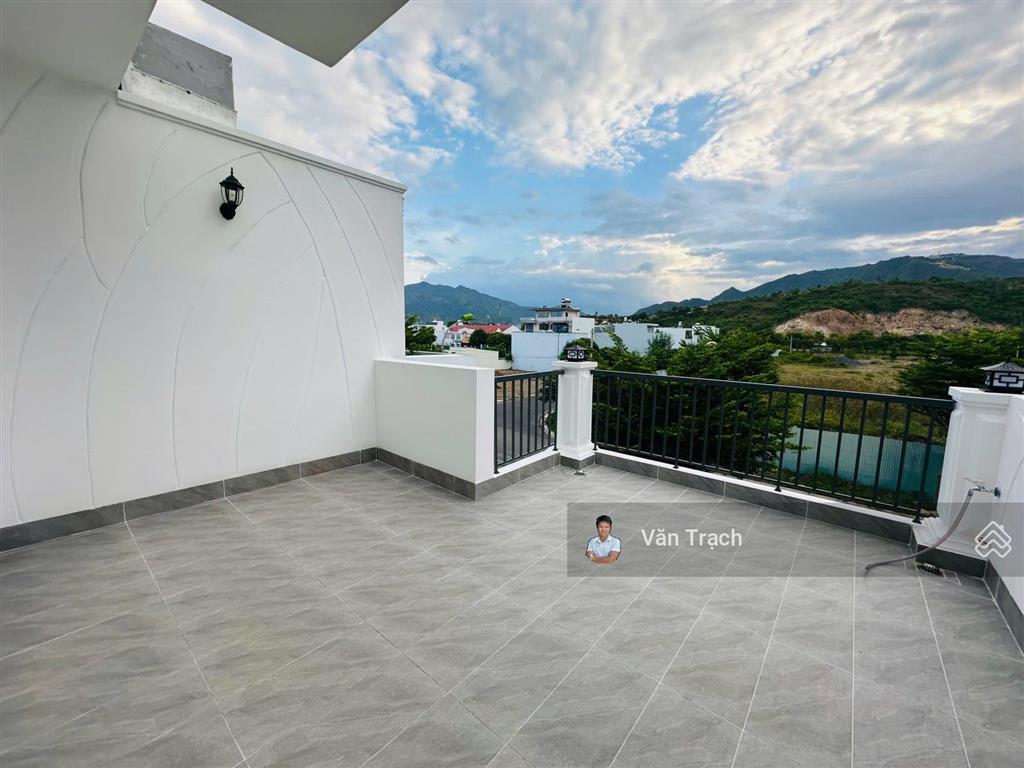 Cho thuê nhà kđt mỹ gia gói 2 vĩnh thái nha trang đường 27m vào ở ngay