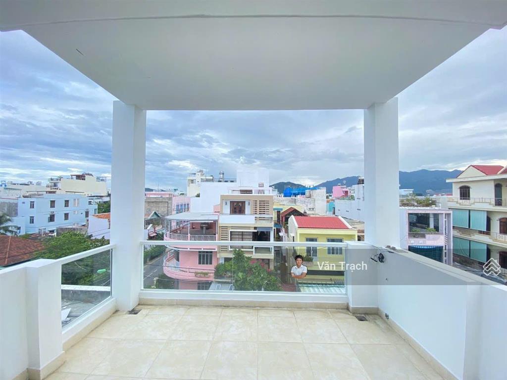 Cho thuê nhà mặt tiền nhị hà, phước hoà, nha trang, hướng đông nam có sân để ô tô 4pn vào ở ngay