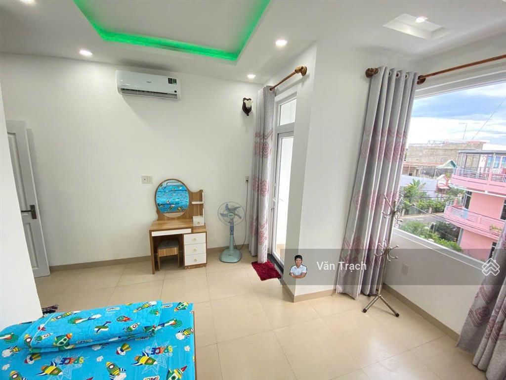 Cho thuê nhà mặt tiền nhị hà, phước hoà, nha trang, hướng đông nam có sân để ô tô 4pn vào ở ngay