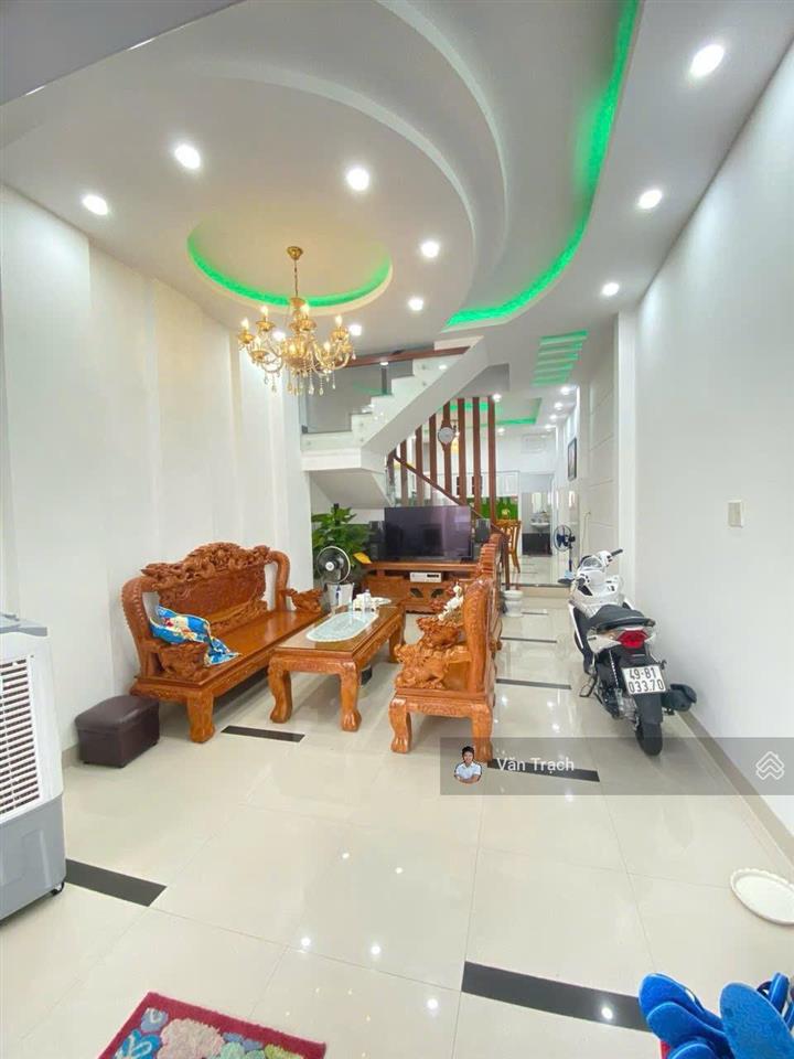 Cho thuê nhà mặt tiền nhị hà, phước hoà, nha trang, hướng đông nam có sân để ô tô 4pn vào ở ngay