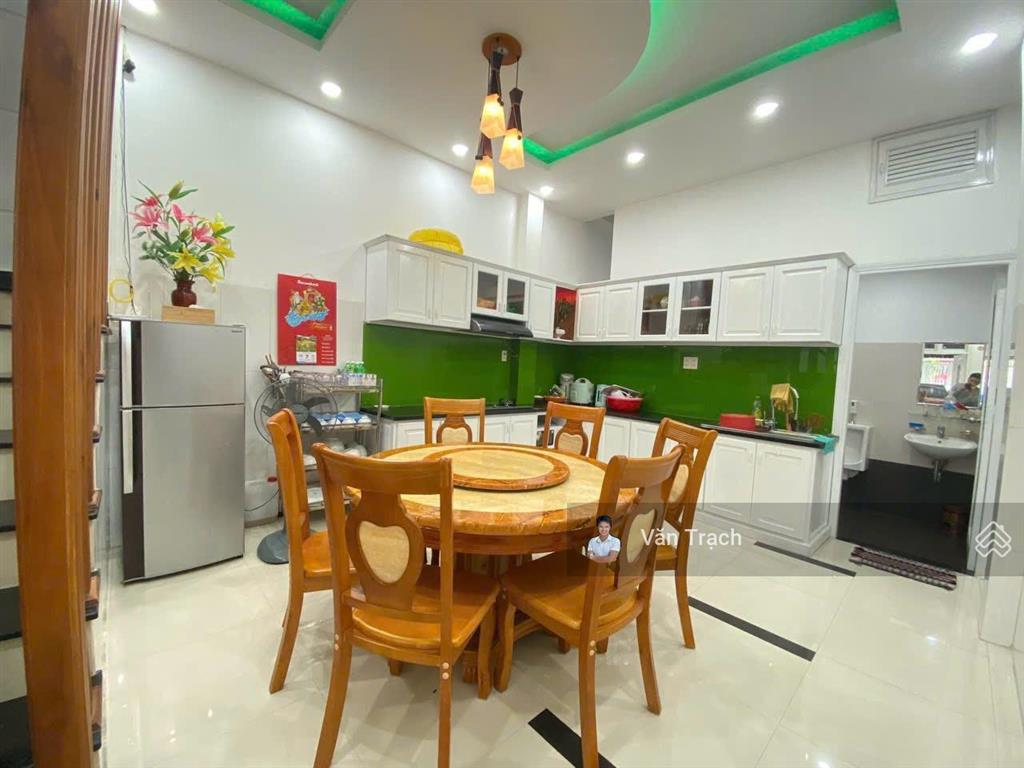 Cho thuê nhà mặt tiền nhị hà, phước hoà, nha trang, hướng đông nam có sân để ô tô 4pn vào ở ngay