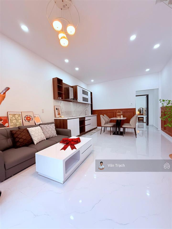 Cho thuê nhà 4 phòng ngủ hẻm lê hồng phong phước hải nha trang hướng đông chỉ 7,9 triệu