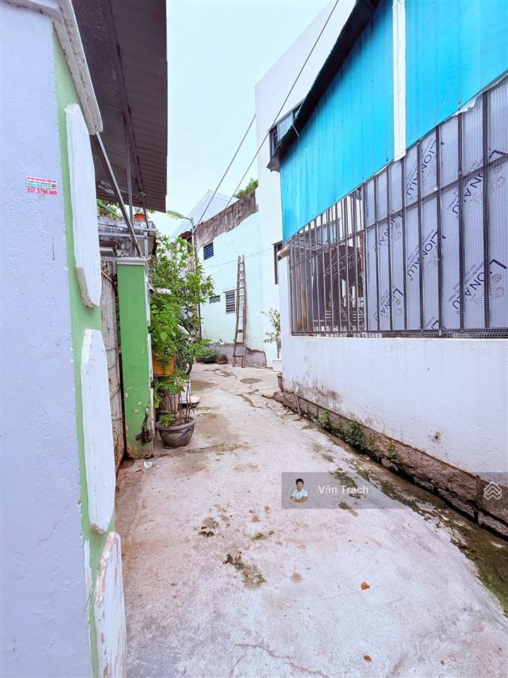 Cho thuê nhà 4 phòng ngủ hẻm lê hồng phong phước hải nha trang hướng đông chỉ 7,9 triệu