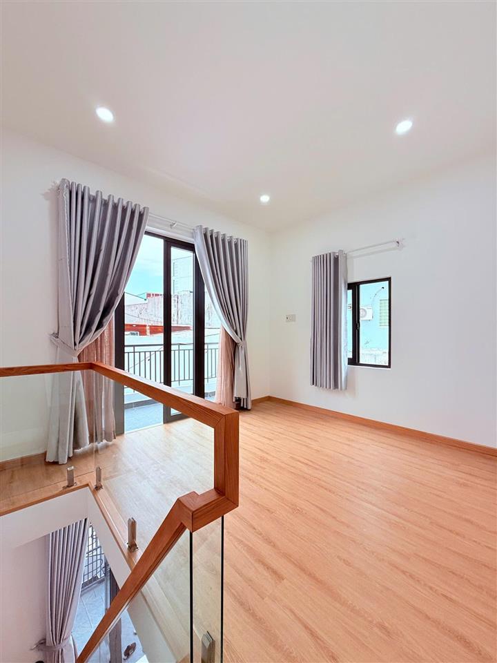 Cho thuê nhà 4 phòng ngủ hẻm lê hồng phong phước hải nha trang hướng đông chỉ 7,9 triệu