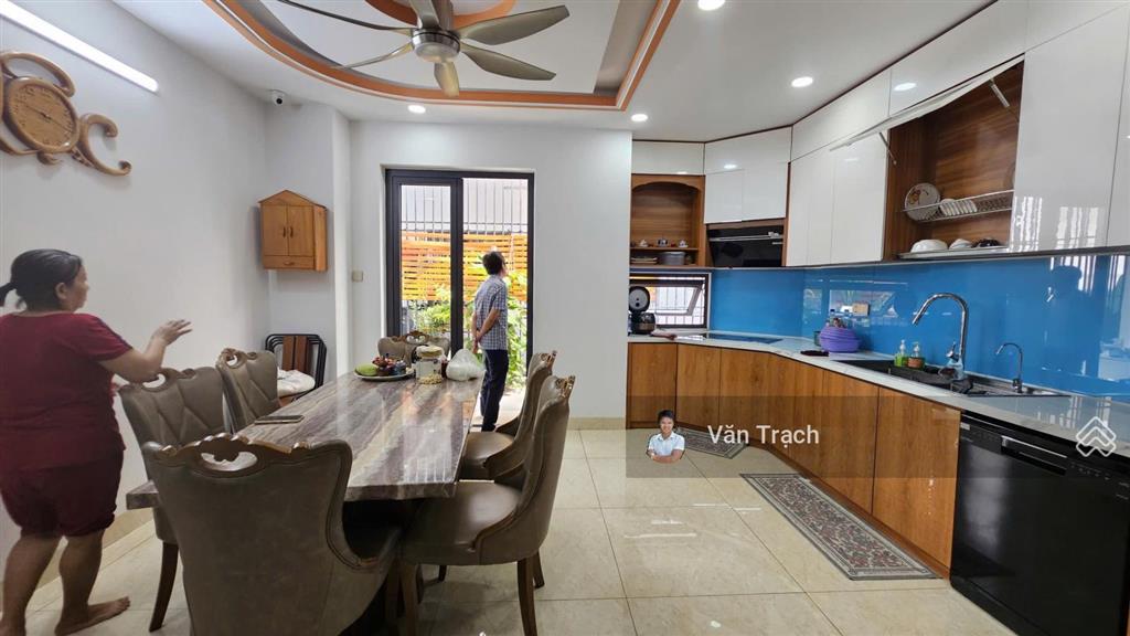 Cho thuê nhà hà quang 2 phước hải nha trang có thang máy 5 phòng ngủ vào ở ngay