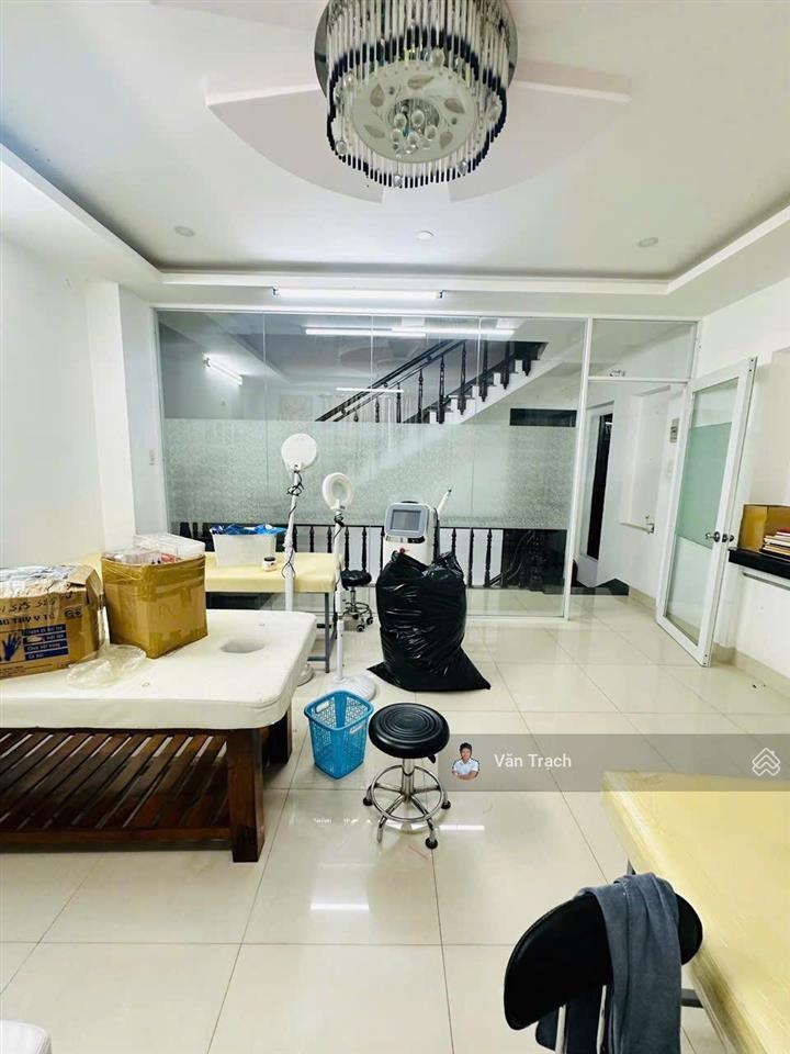 Cho thuê nhà 4 tầng mặt tiền đường trần nhật duật nha trang ngang 6m phù hợp kinh doanh vào ở ngay