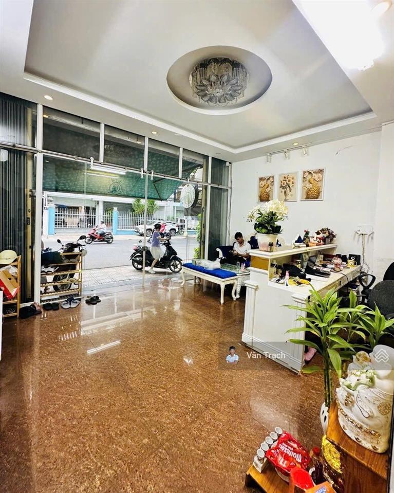 Cho thuê nhà 4 tầng mặt tiền đường trần nhật duật nha trang ngang 6m phù hợp kinh doanh vào ở ngay