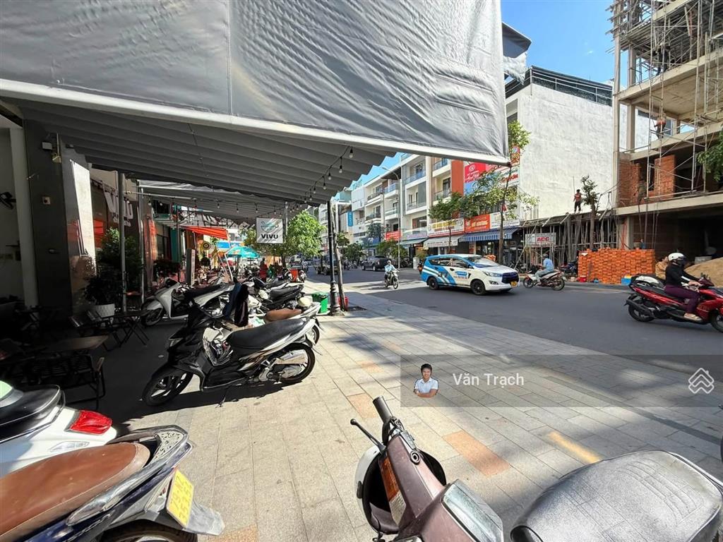 Cho thuê shophouse ct4 vcn phước hải nha trang  mặt tiền thích quảng đức ngang 8m, hướng đông bắc