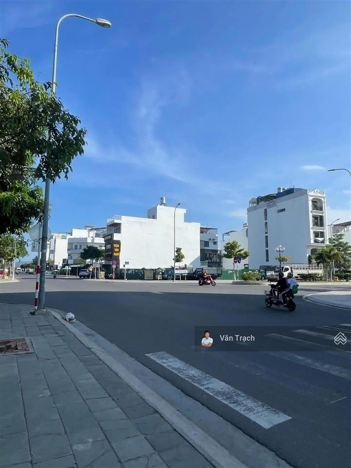 Cho thuê nhà mặt tiền thích quảng đức giao nhau đường số 22 vcn phước long 1 nha trang