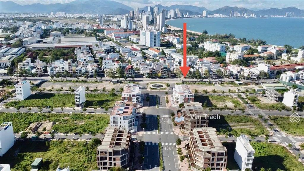 Bán nhà 2 mặt tiền tô hiệu vĩnh nguyên nha trang hướng đông nam ngang 5,5m sổ riêng cách biển 300m