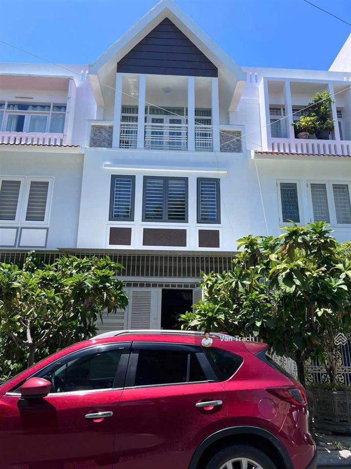 Cho thuê nhà kđt phước long a nha trang hướng đông nam vào ở ngay full nội thất 5 ngủ