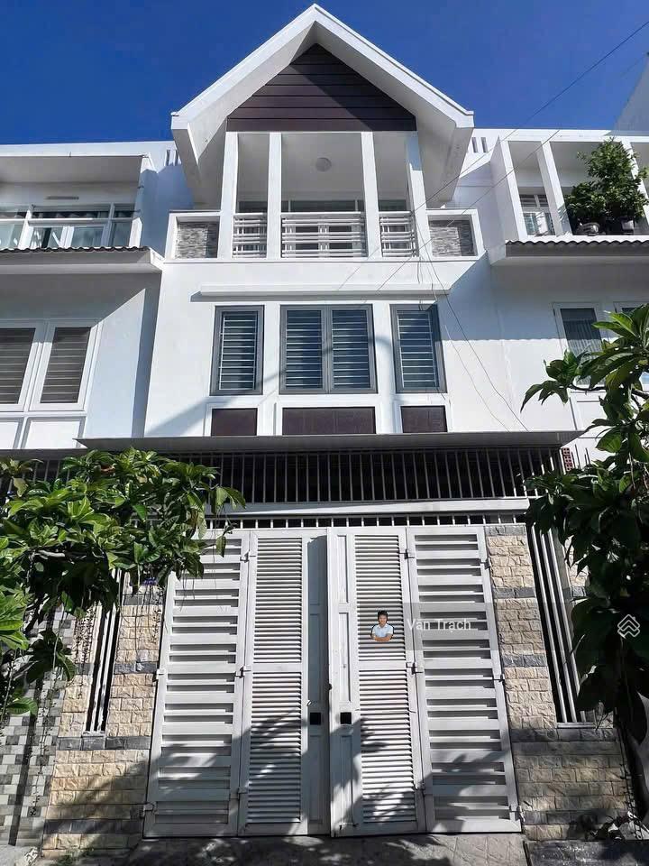 Cho thuê nhà kđt phước long a nha trang hướng đông nam vào ở ngay full nội thất 5 ngủ