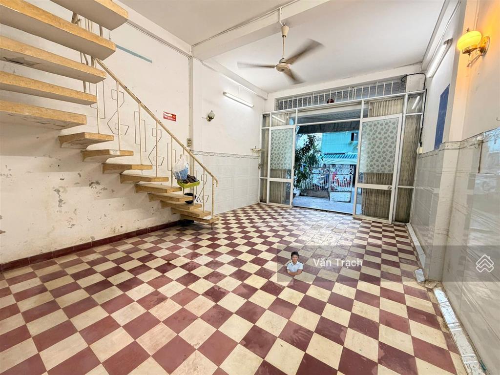 Cho thuê nhà 3 tầng đường trần bình trọng nha trang vào kinh doanh ngay ngang 4m