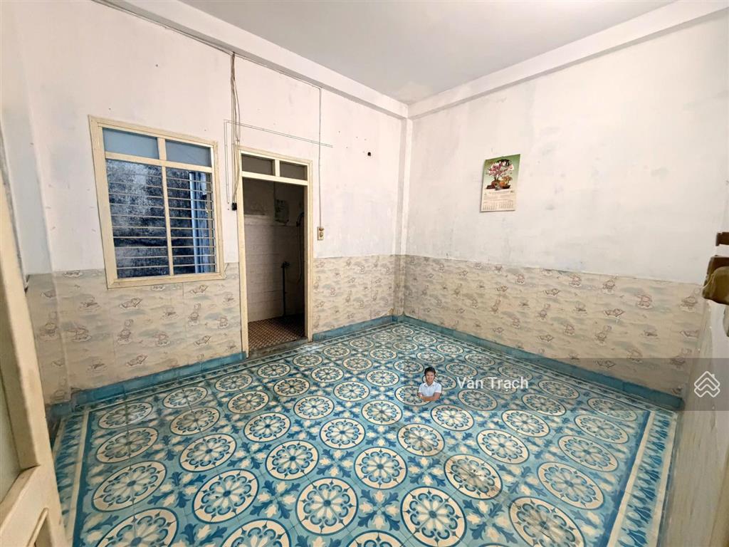 Cho thuê nhà 3 tầng đường trần bình trọng nha trang vào kinh doanh ngay ngang 4m