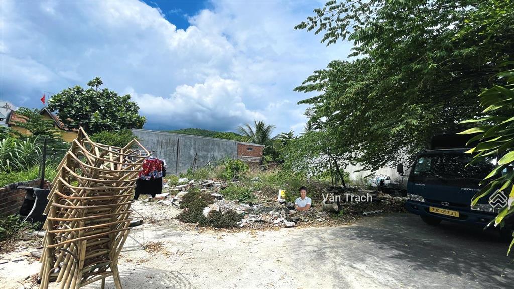 Bán đất thổ cư sổ riêng hẻm hoàng minh thảo phước đồng nha trang hướng đông nam ngang 6m nở hậu