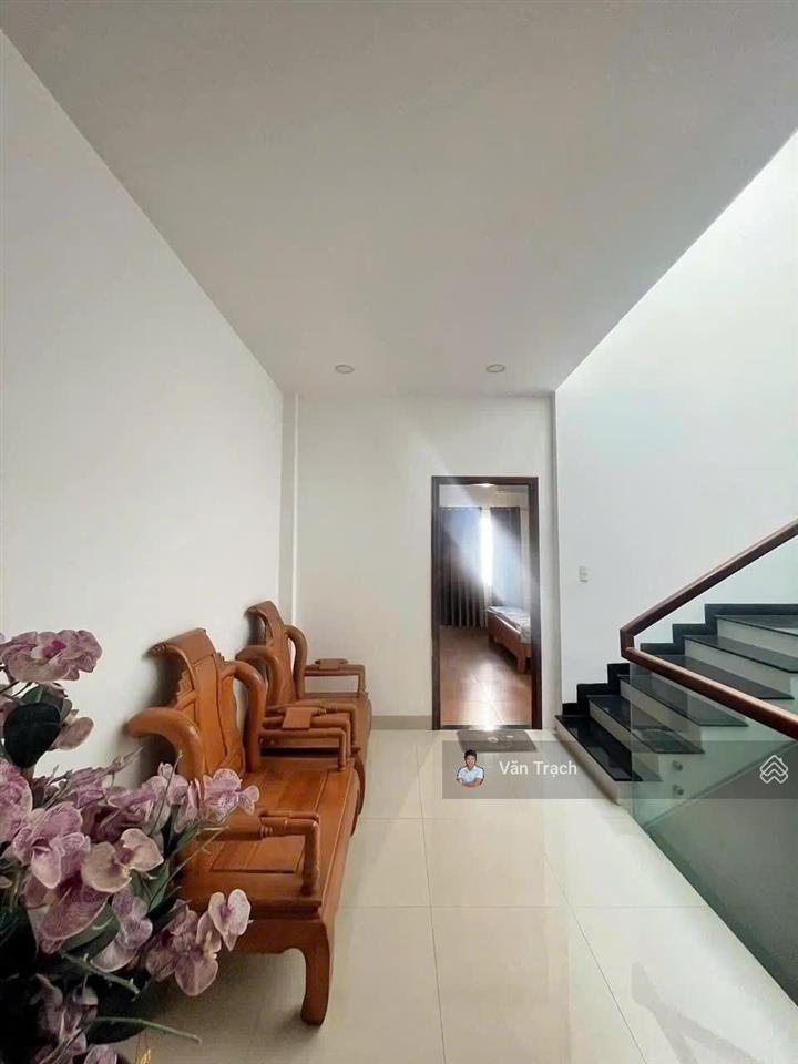 Cho thuê nhà mặt tiền thích quảng đức phước long nha trang hướng đông bắc vào ở ngay