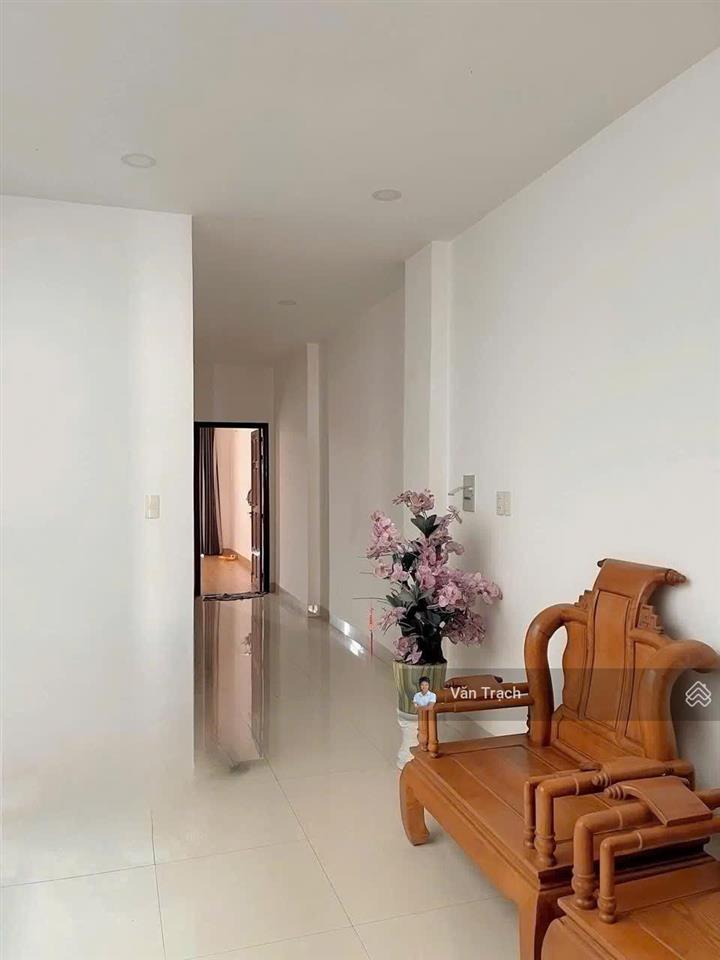 Cho thuê nhà mặt tiền thích quảng đức phước long nha trang hướng đông bắc vào ở ngay