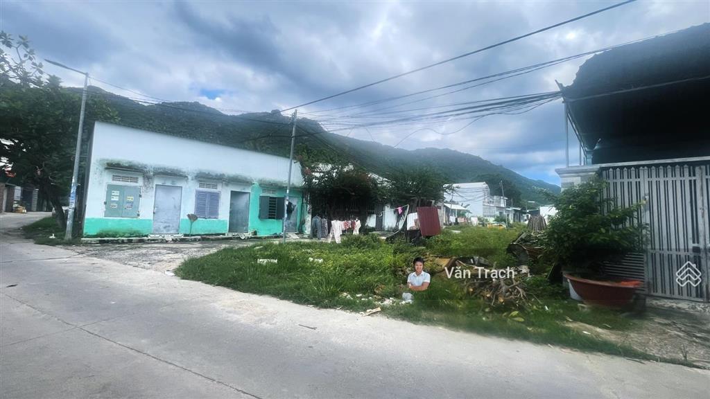 Bán lô góc 2 mặt tiền đường phước lộc phước đồng nha trang cách đại lộ 100m đường 8m sổ riêng
