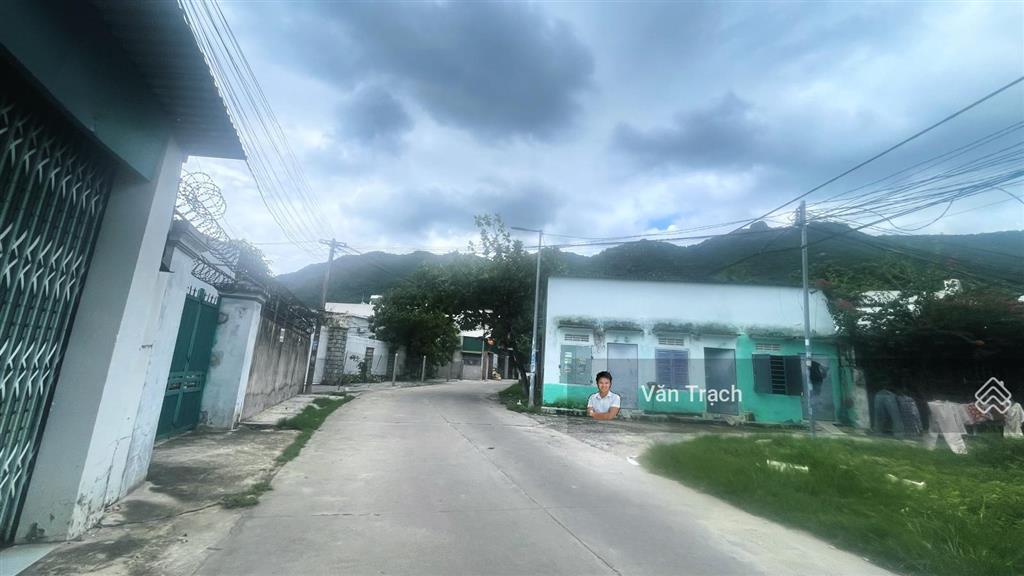 Bán lô góc 2 mặt tiền đường phước lộc phước đồng nha trang cách đại lộ 100m đường 8m sổ riêng