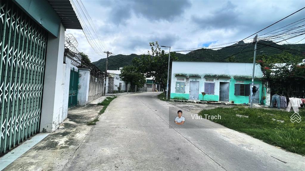 Bán lô góc 2 mặt tiền đường phước lộc phước đồng nha trang cách đại lộ 100m đường 8m sổ riêng