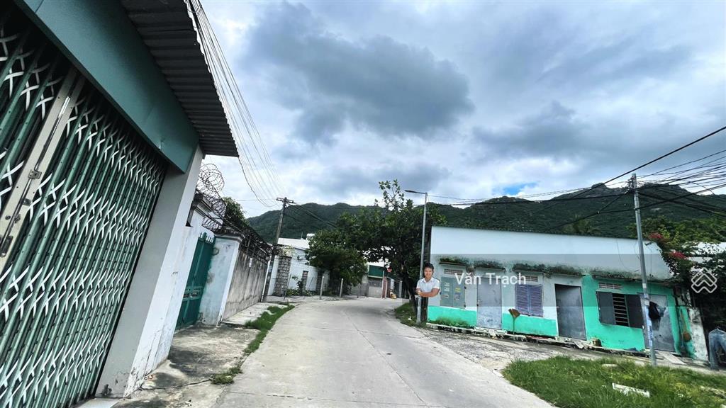 Bán lô góc 2 mặt tiền đường phước lộc phước đồng nha trang cách đại lộ 100m đường 8m sổ riêng