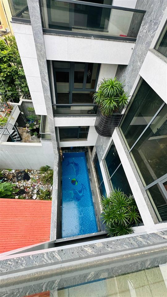 Biệt thự sân vườn, hồ cá koi gần ngã 4 metro  320m2  4 tầng  thang máy  giá hợp lý 19 tỷ