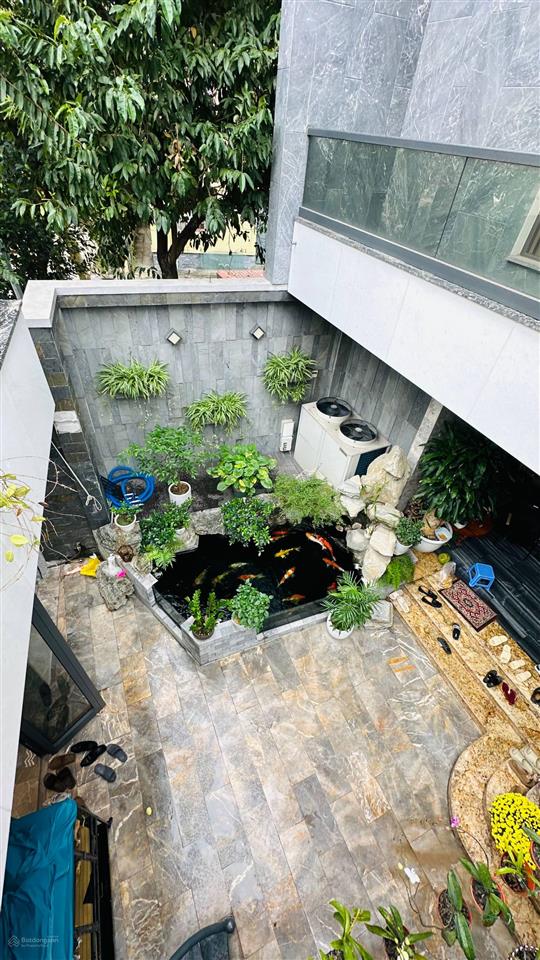 Biệt thự sân vườn, hồ cá koi gần ngã 4 metro  320m2  4 tầng  thang máy  giá hợp lý 19 tỷ