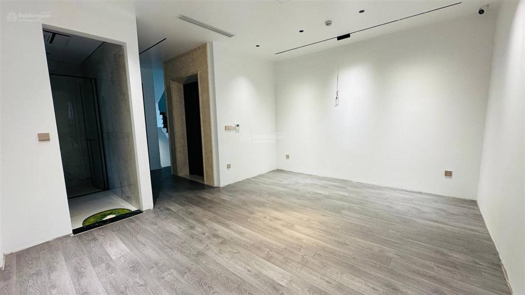 Bán nhà mặt đường hai bà trưng  70m2  mặt tiền 5,2m  9 tầng  thang máy  pccc đầy đủ