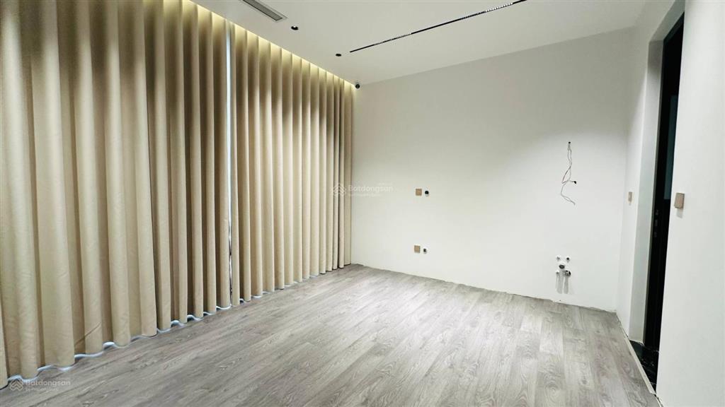 Bán nhà mặt đường hai bà trưng  70m2  mặt tiền 5,2m  9 tầng  thang máy  pccc đầy đủ