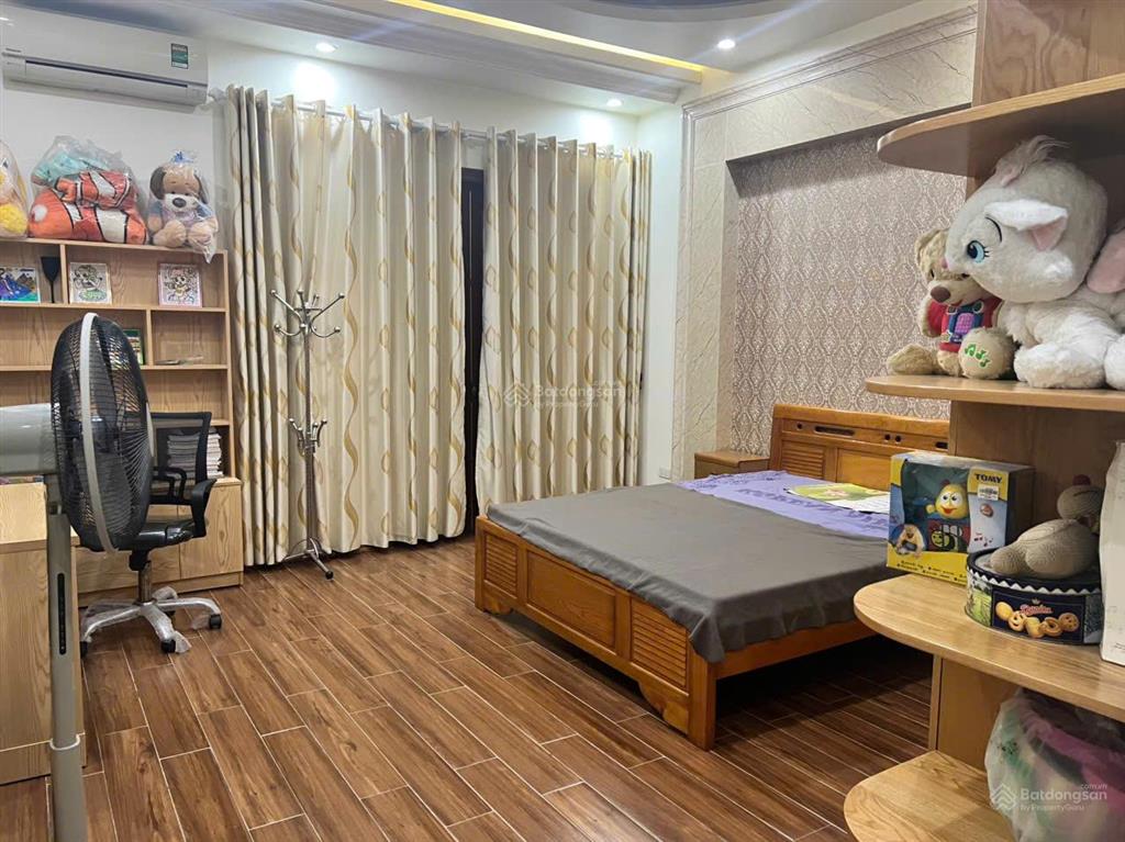 Nhà 4 tầng khu trung lực, 81m2 x 4 tầng, sân cổng riêng, ô tô đỗ cửa, giá 8,6 tỷ
