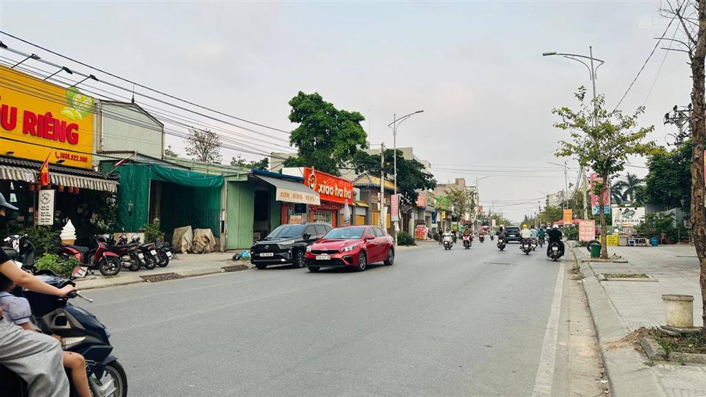 Mặt bằng 1300m2 mặt đường máng nước, an dương, vị trí trung tâm tìm khách thuê