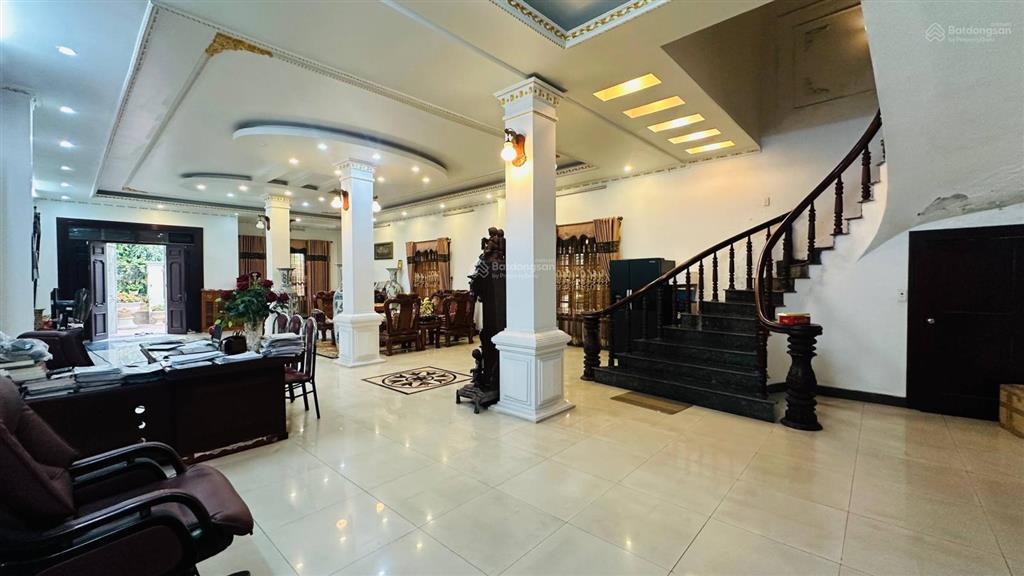 Mặt bằng 1300m2 mặt đường máng nước, an dương, vị trí trung tâm tìm khách thuê
