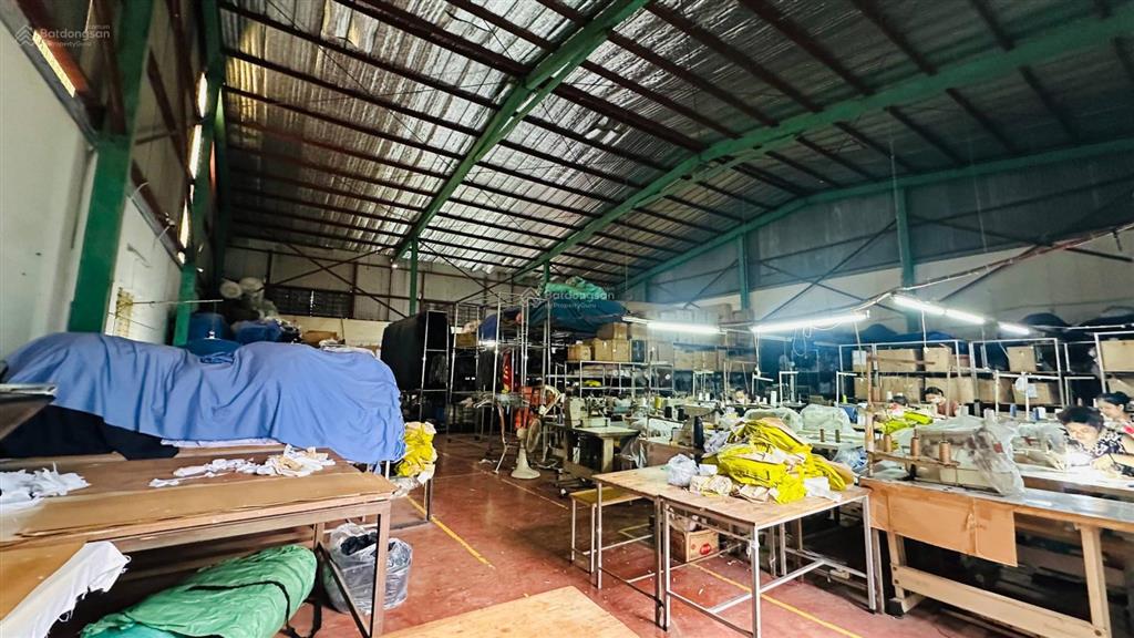 Mặt bằng 1300m2 mặt đường máng nước, an dương, vị trí trung tâm tìm khách thuê