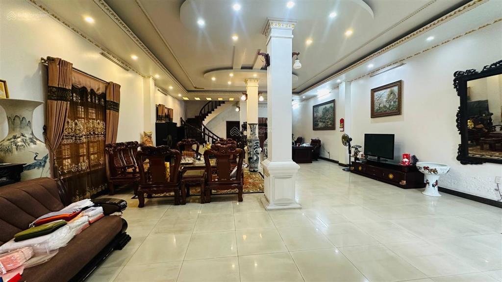 Mặt bằng 1300m2 mặt đường máng nước, an dương, vị trí trung tâm tìm khách thuê