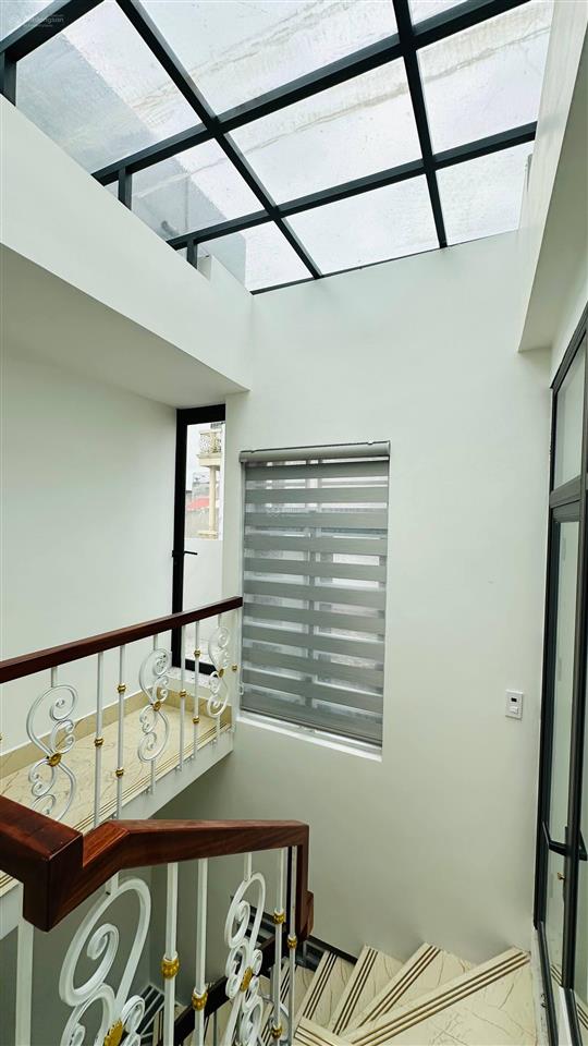 Nhà mặt đường đình đông  40m2  4 tầng đẹp chỉ việc về ở  cạnh ngõ  giá 7,9 tỷ