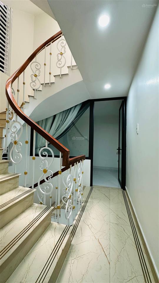 Nhà mặt đường đình đông  40m2  4 tầng đẹp chỉ việc về ở  cạnh ngõ  giá 8,5 tỷ