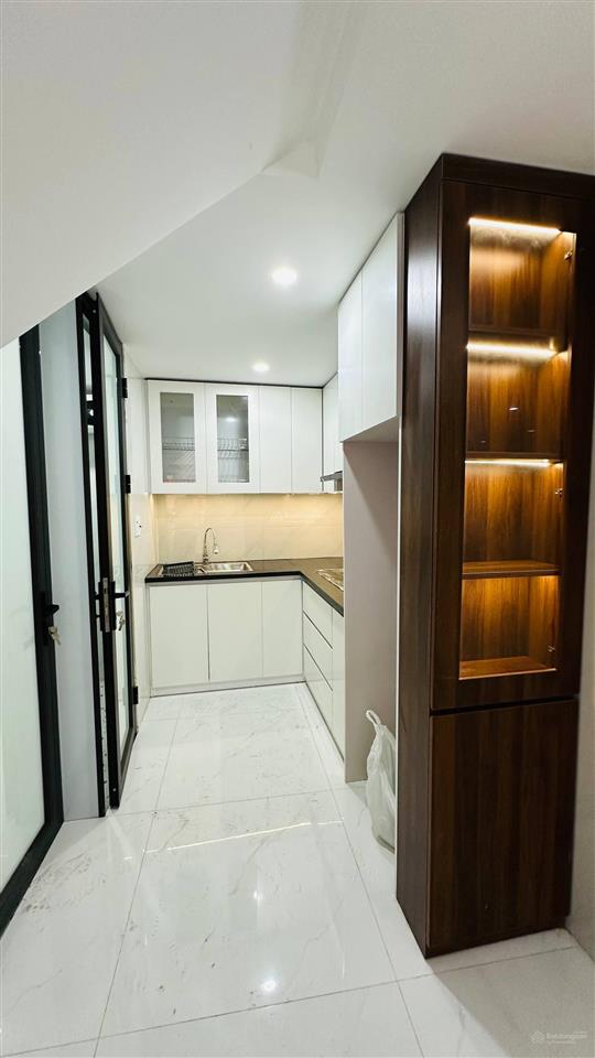Nhà mặt đường đình đông  40m2  4 tầng đẹp chỉ việc về ở  cạnh ngõ  giá 7,9 tỷ