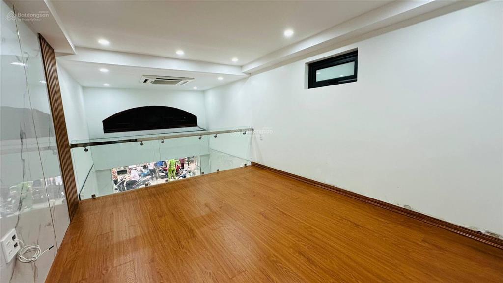 Nhà mặt đường đình đông  40m2  4 tầng đẹp chỉ việc về ở  cạnh ngõ  giá 7,9 tỷ