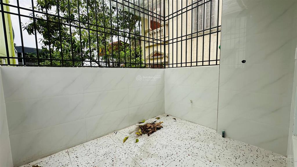 Nhà mặt đường đình đông  40m2  4 tầng đẹp chỉ việc về ở  cạnh ngõ  giá 7,9 tỷ