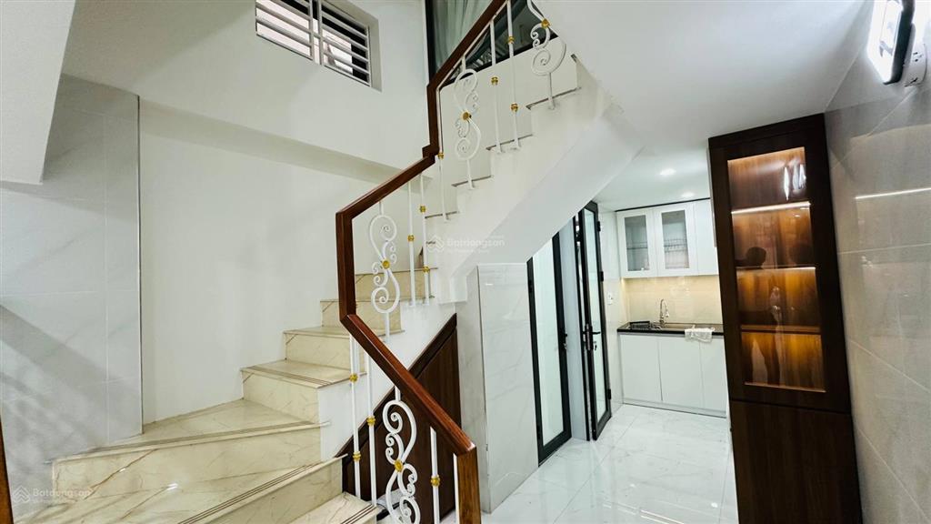 Nhà mặt đường đình đông  40m2  4 tầng đẹp chỉ việc về ở  cạnh ngõ  giá 7,9 tỷ